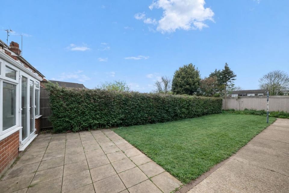 4BR Contractor House Parking Long Stay Discounts Apartment in Reading