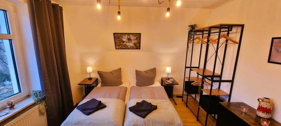 Bed, TV and multimedia, Bedroom, wardrobe
