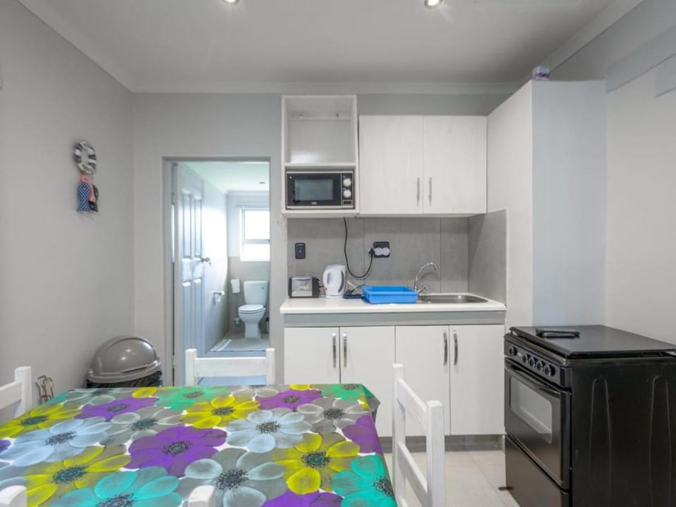 Disa 5 Flat 2 Downstairs Apartment in Western Cape