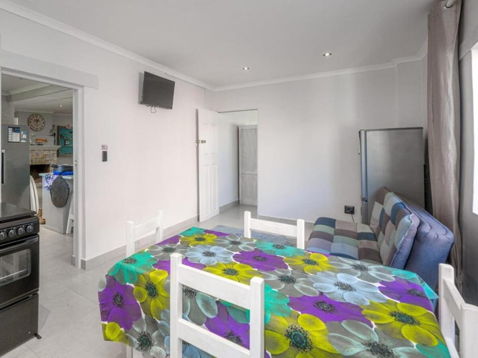 Disa 5 Flat 2 Downstairs Apartment in Western Cape