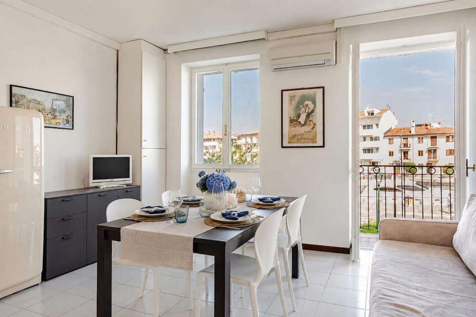 TV and multimedia, View (from property/room), Balcony/Terrace, Living room, Seating area, Dining area