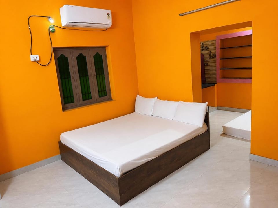Bed, Photo of the whole room, Bedroom, air conditioner