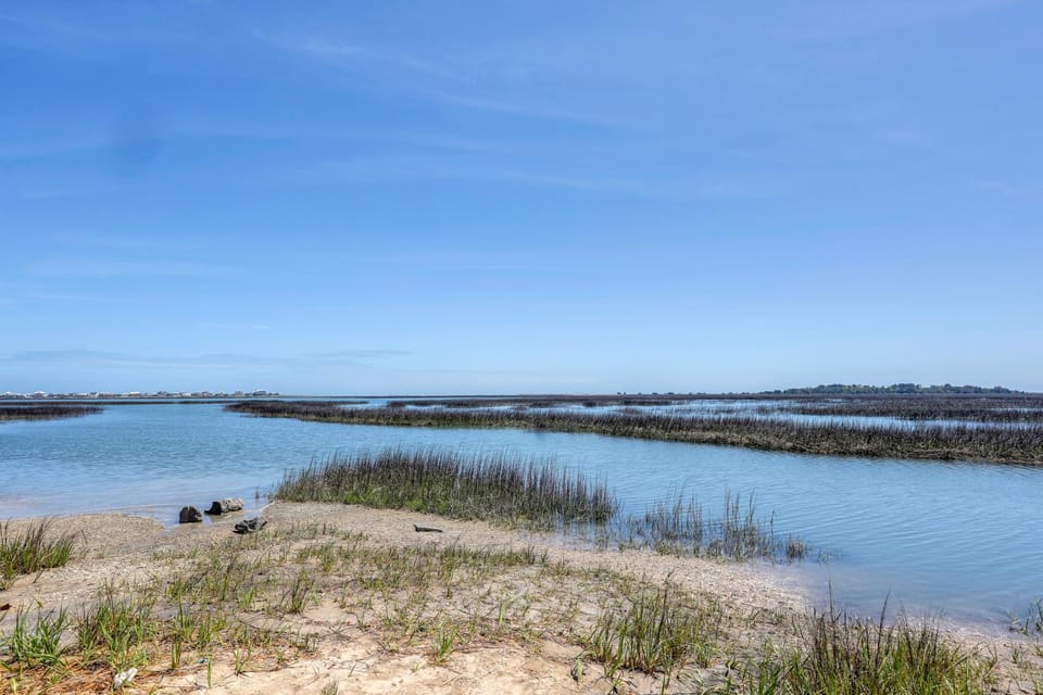 Walk to Eats & Drinks! Stylish Murrells Inlet Stay House in Murrells Inlet