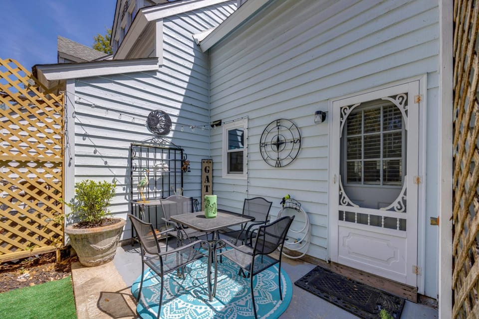 Walk to Eats & Drinks! Stylish Murrells Inlet Stay House in Murrells Inlet