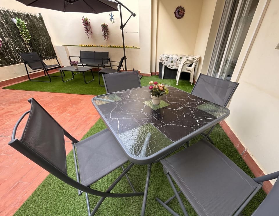 Day, Dining area, Garden view, air conditioner