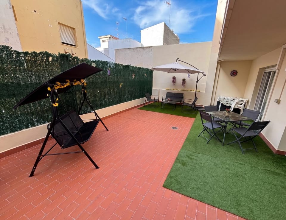 Patio, Garden, Dining area, sunbed, air conditioner