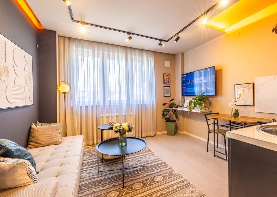 Black & Bright - Main Square Apartment in Europe