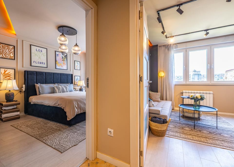 Black & Bright - Main Square Apartment in Europe
