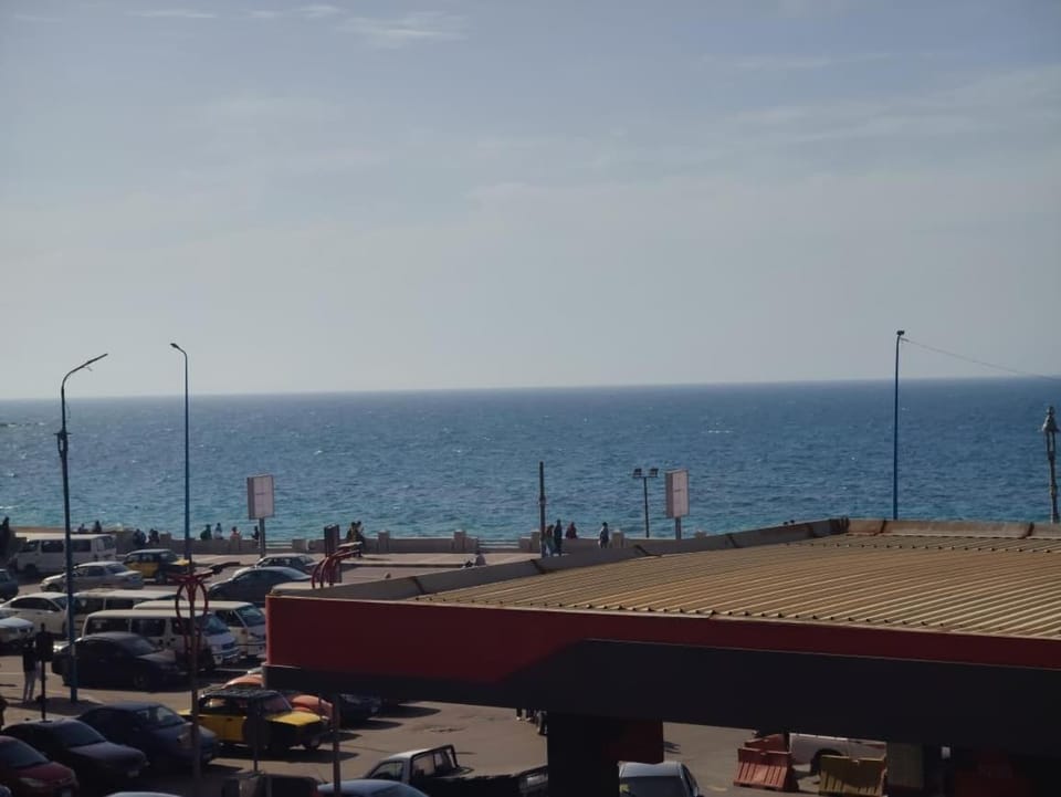 luxurious direct seaview apartment Apartment in Alexandria