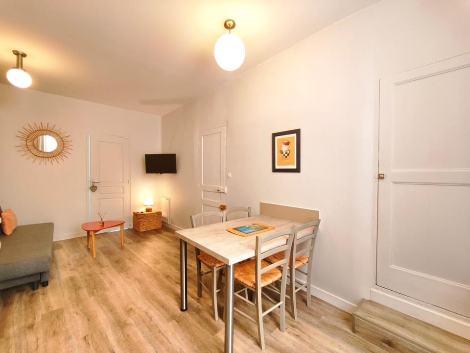TV and multimedia, Living room, Dining area