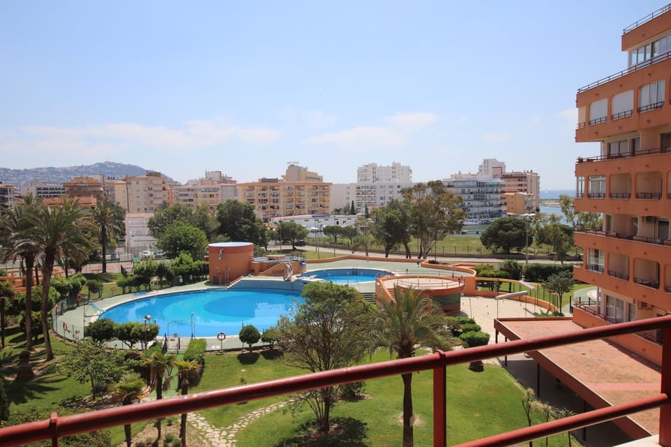 Property building, Pool view