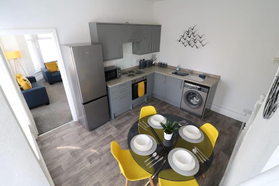Perfect base for Contractors - 3 Bedrooms- Free Street Parking Apartment in Morecambe