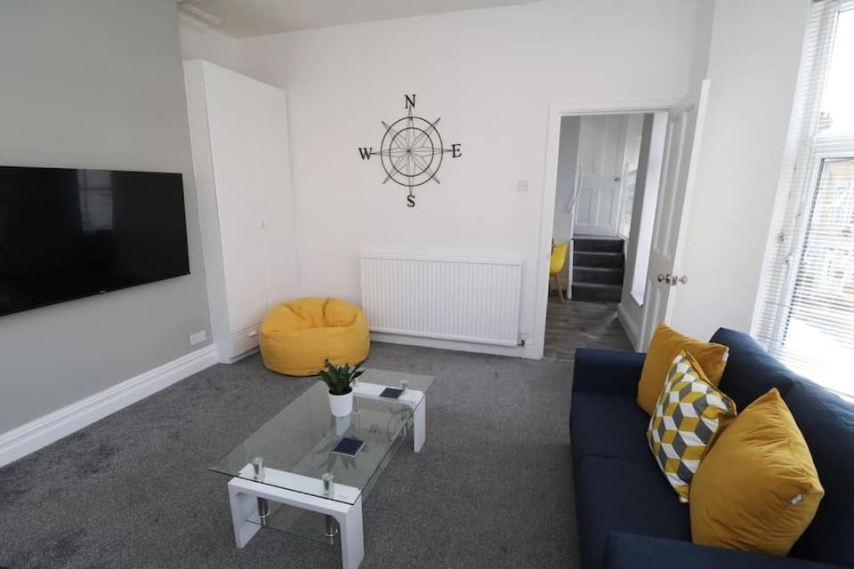 Perfect base for Contractors - 3 Bedrooms- Free Street Parking Apartment in Morecambe