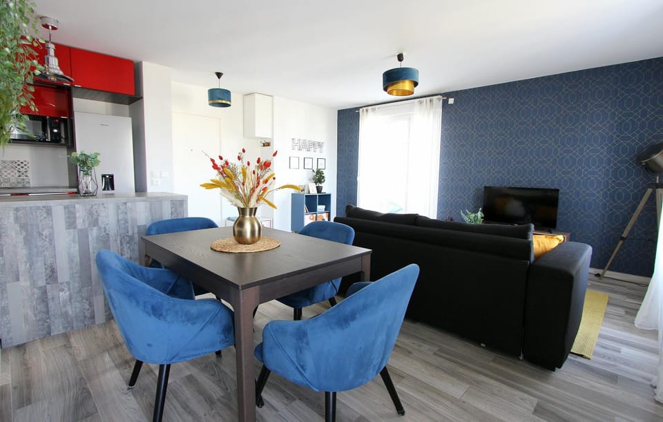 Living room, Dining area