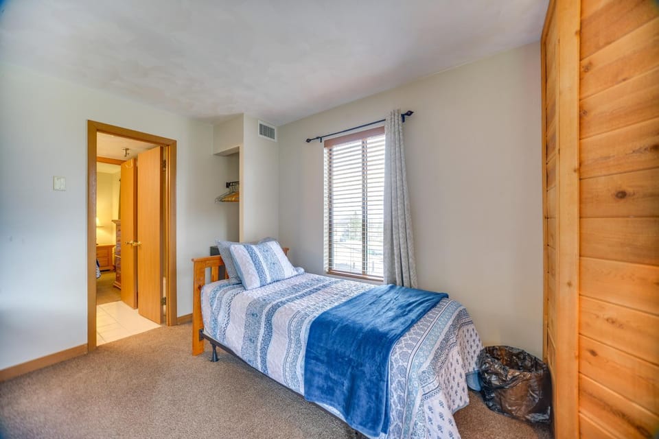 Ski-In/Ski-Out Seven Springs Mtn Suite w/ Shuttle! House in Seven Springs