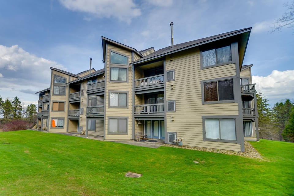 Ski-In/Ski-Out Seven Springs Mtn Condo w/ Shuttle! House in Seven Springs