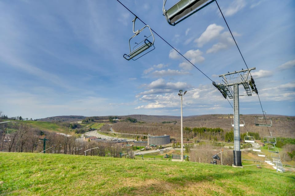 Ski-In/Ski-Out Seven Springs Mtn Condo w/ Shuttle! House in Seven Springs