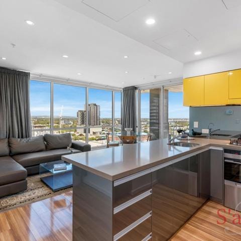 Kitchen or kitchenette, Seating area, Dining area, City view