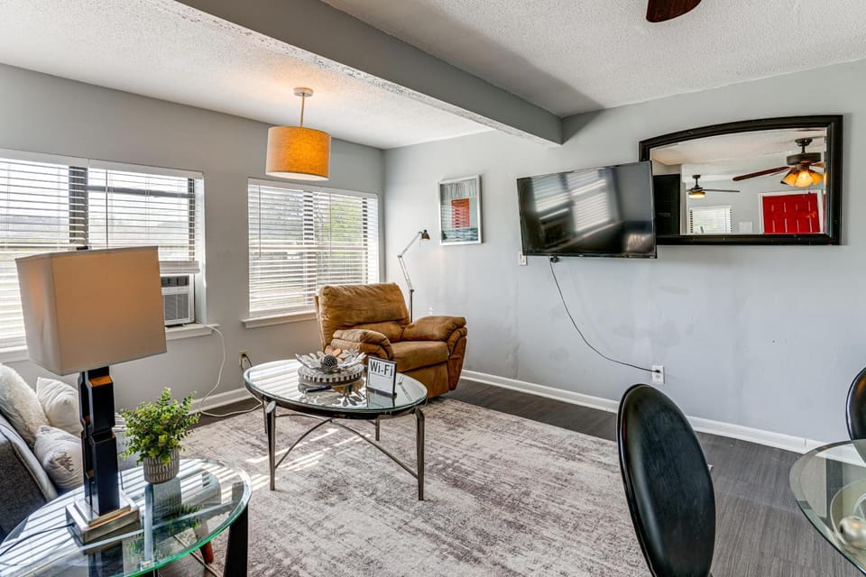 1 Mi to SAU & McKee Foods Campus! Condo w/ Balcony House in Tennessee
