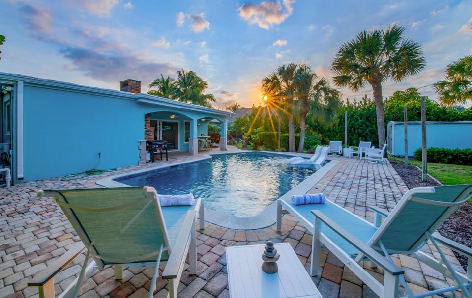 Barefoot Bungalow House in Naples