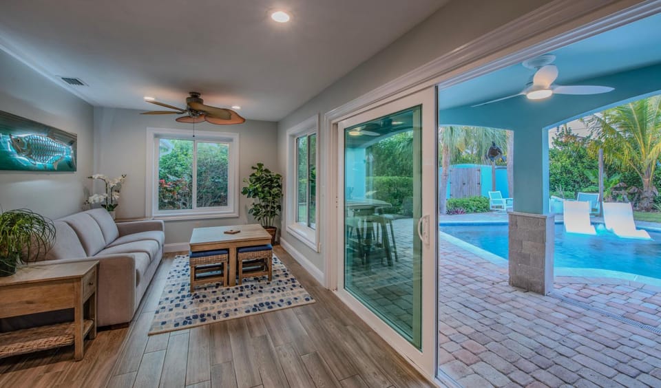 Barefoot Bungalow House in Naples