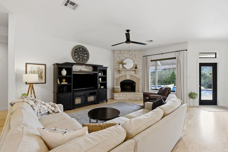 Lighthouse at Lake Travis Luxury 5BR with Pool House in Hudson Bend