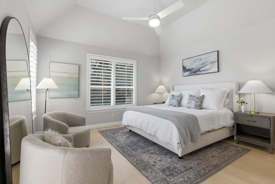 Lighthouse at Lake Travis Luxury 5BR with Pool House in Hudson Bend