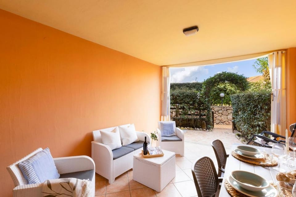 Murta Maria - Pool, Veranda & Parking Apartment in Sardinia