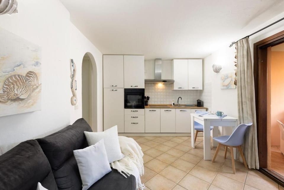 Murta Maria - Pool, Veranda & Parking Apartment in Sardinia
