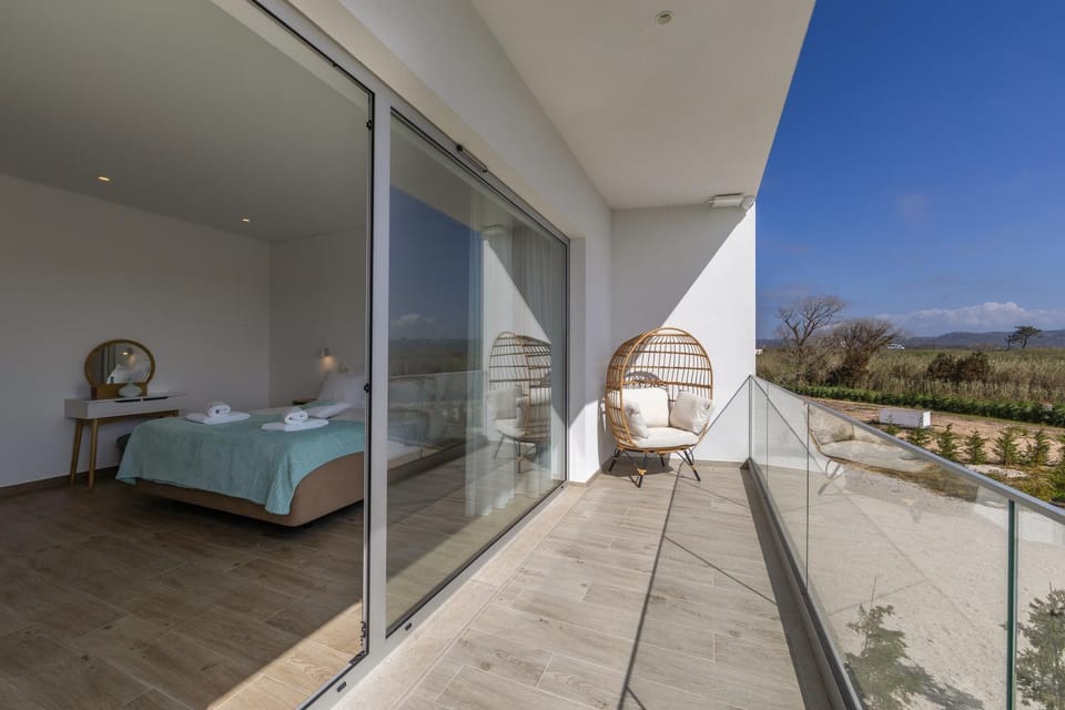 Bed, View (from property/room), Balcony/Terrace, Bedroom