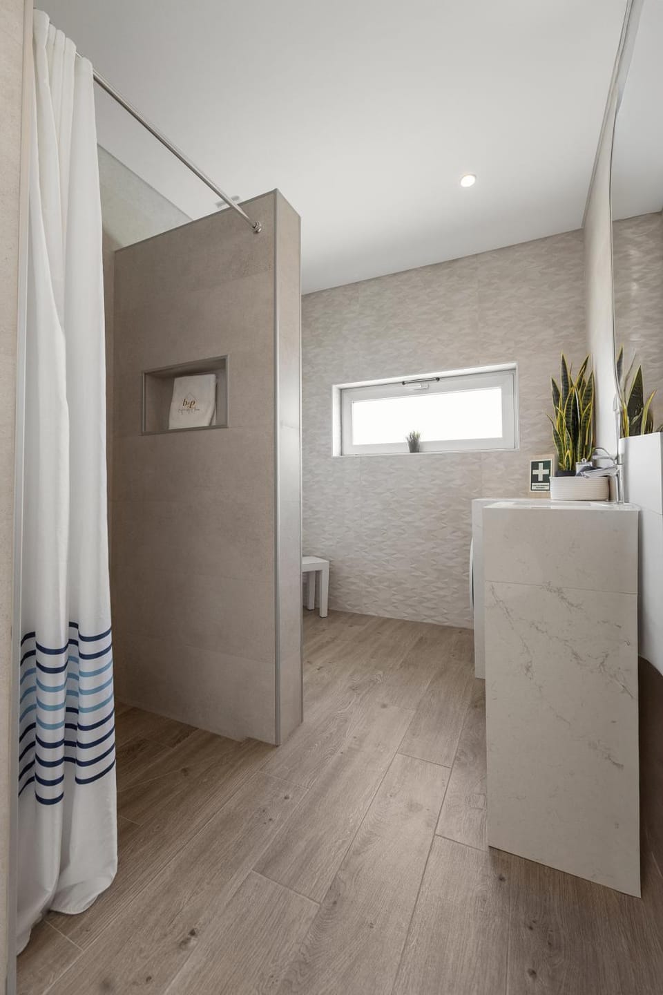 Toilet, Property building, Bathroom, towels