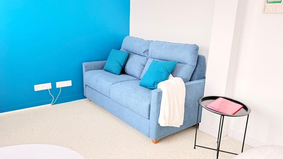 Bed, Living room