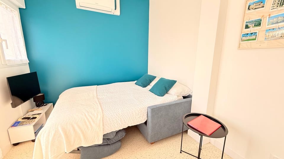 Bed, TV and multimedia