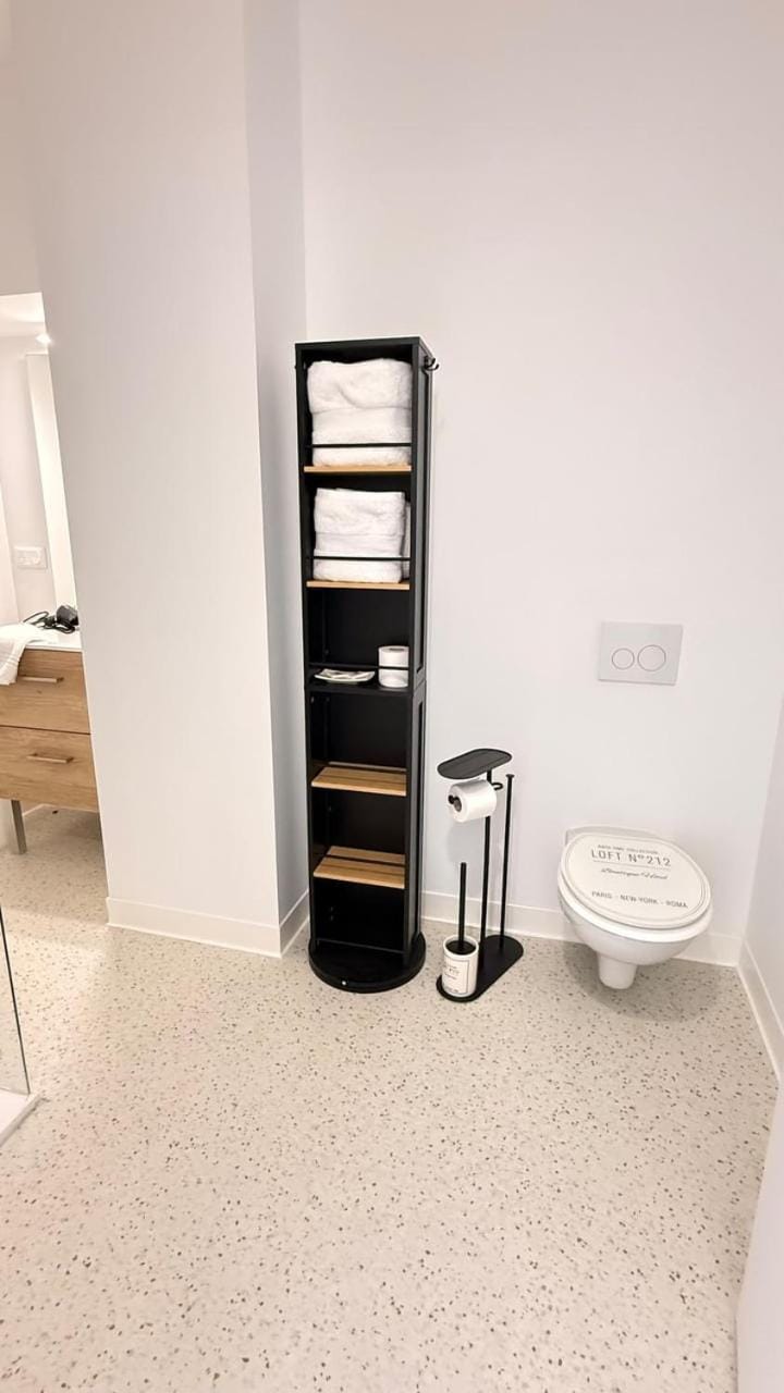Toilet, Bathroom