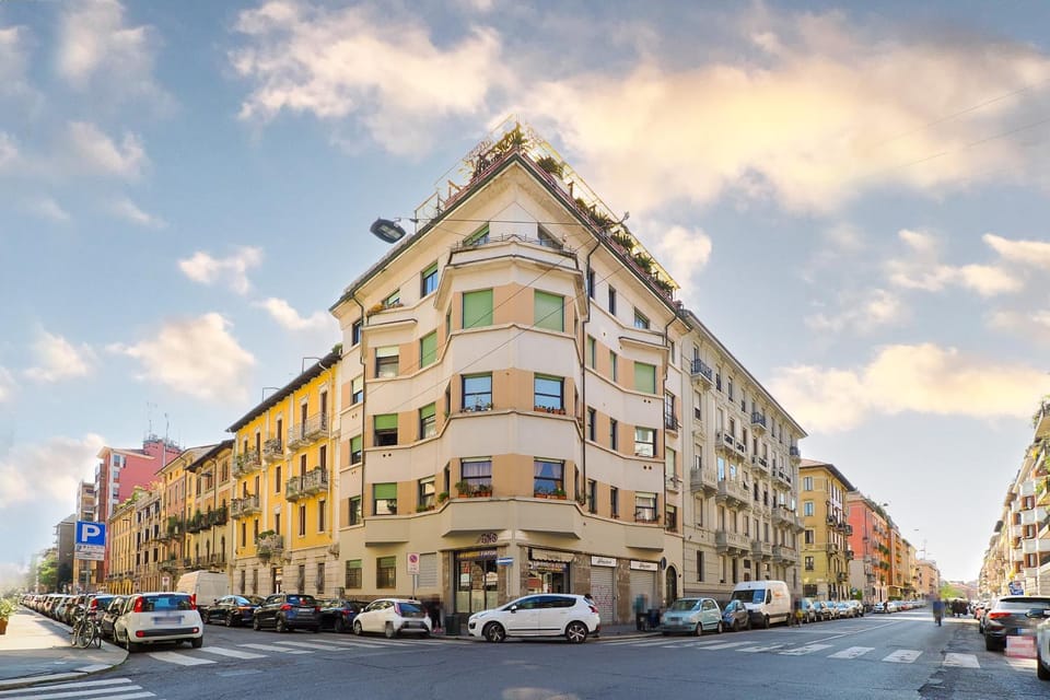 Property building, Neighbourhood