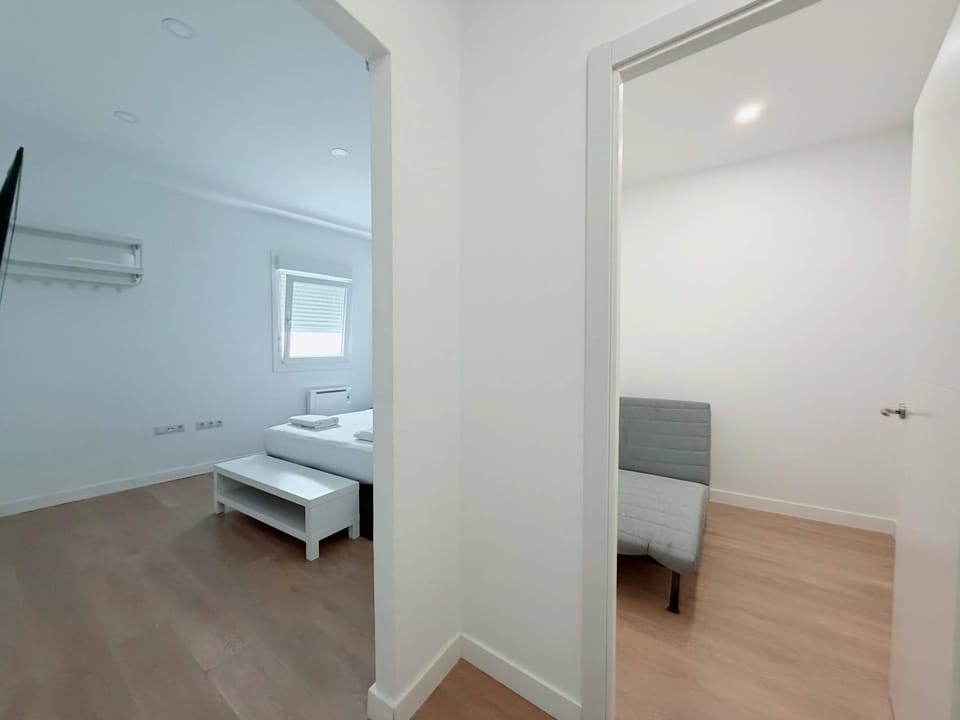 T - Habitación espaciosa en Lavapiés Vive Madrid Apartment in Centro