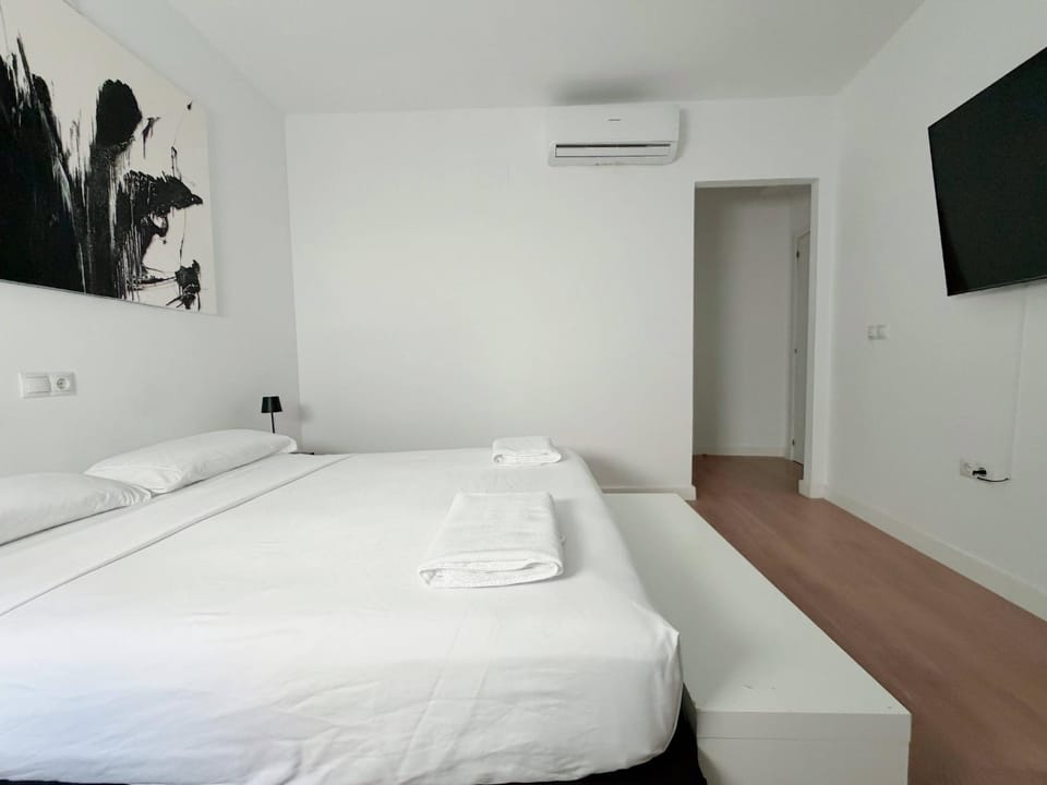 T - Habitación espaciosa en Lavapiés Vive Madrid Apartment in Centro