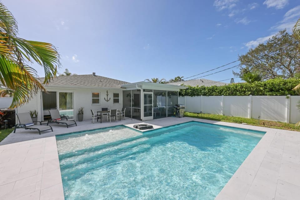 White Sand Oasis House in Naples Park
