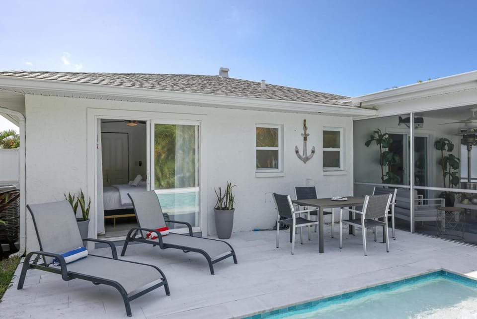 White Sand Oasis House in Naples Park