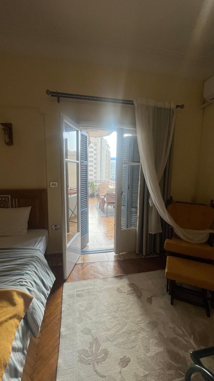 Cozy central Private Room with double bed shared bathroom Downtown Cairo Vacation rental in Cairo