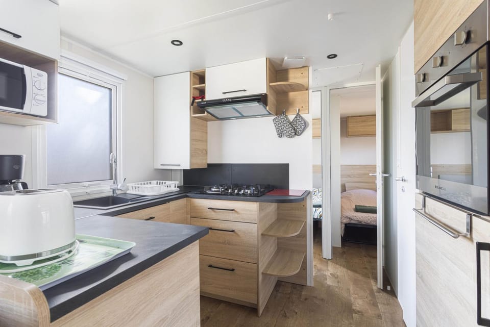Kitchen or kitchenette, Living room