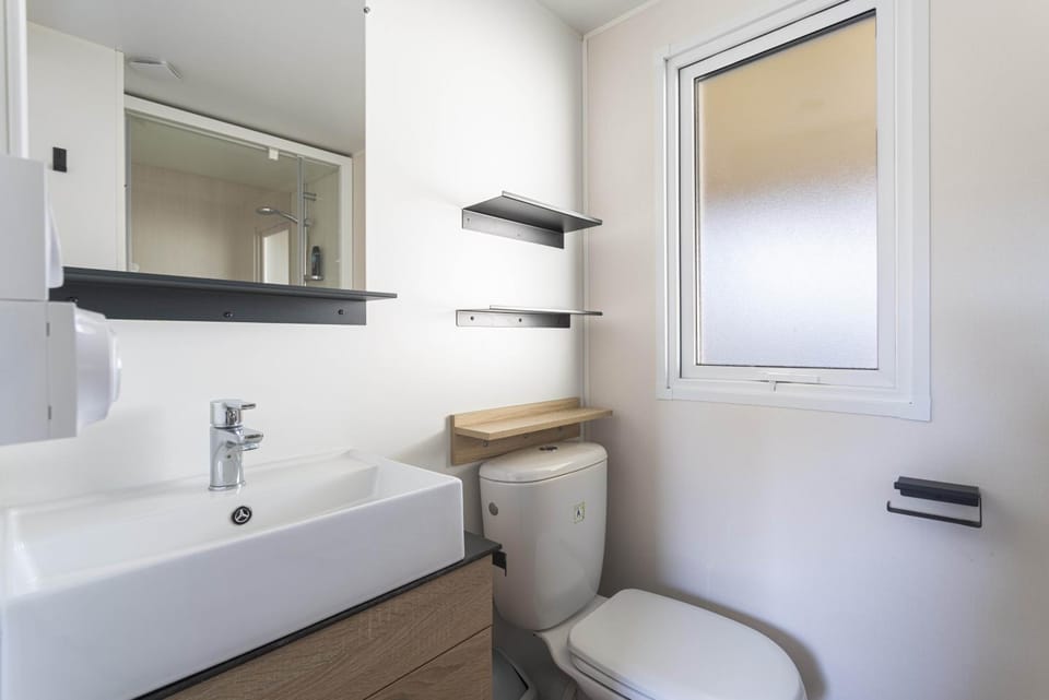 Bathroom, Living room