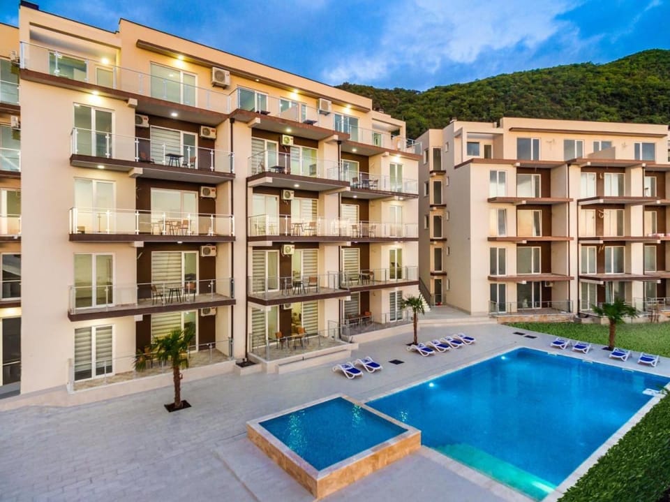 Property building, Swimming pool
