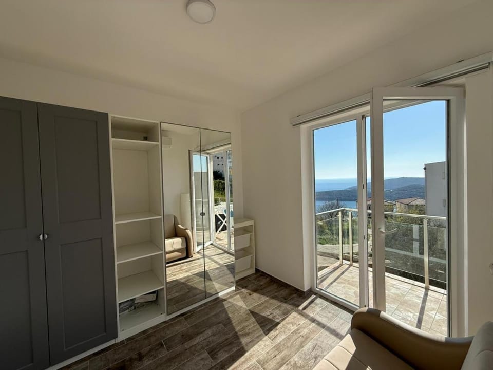 View (from property/room), Balcony/Terrace, Sea view, wardrobe