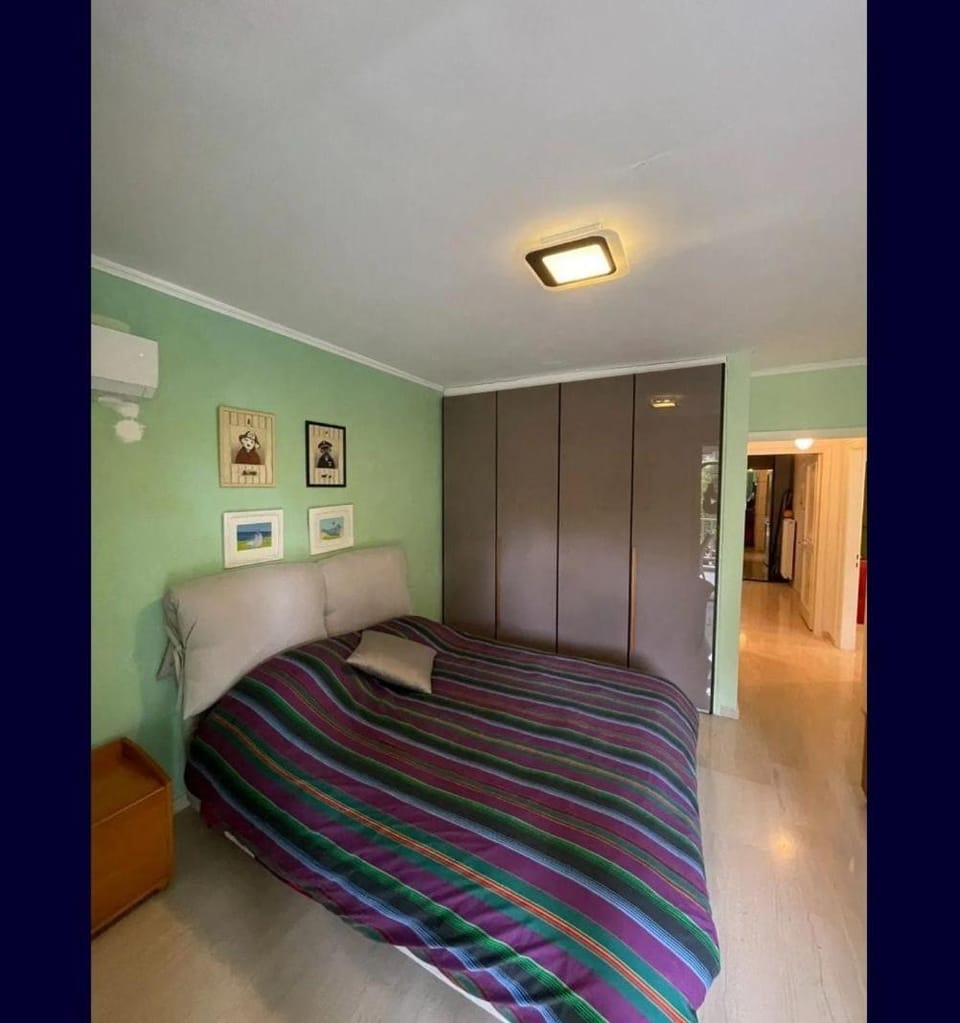 Vouliagmeni Seaside Retreat Apartment in Vouliagmeni
