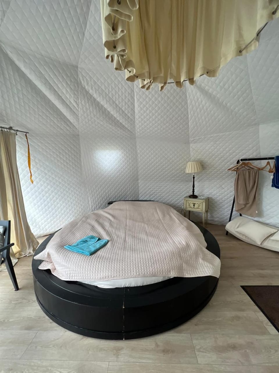 Bed, Photo of the whole room