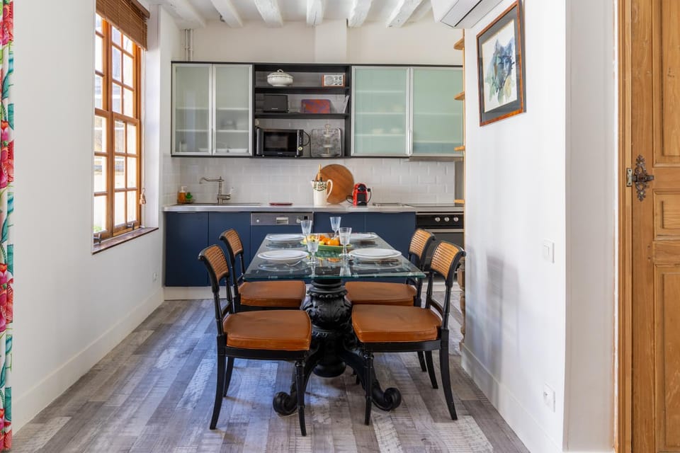 Dining area, kitchen
