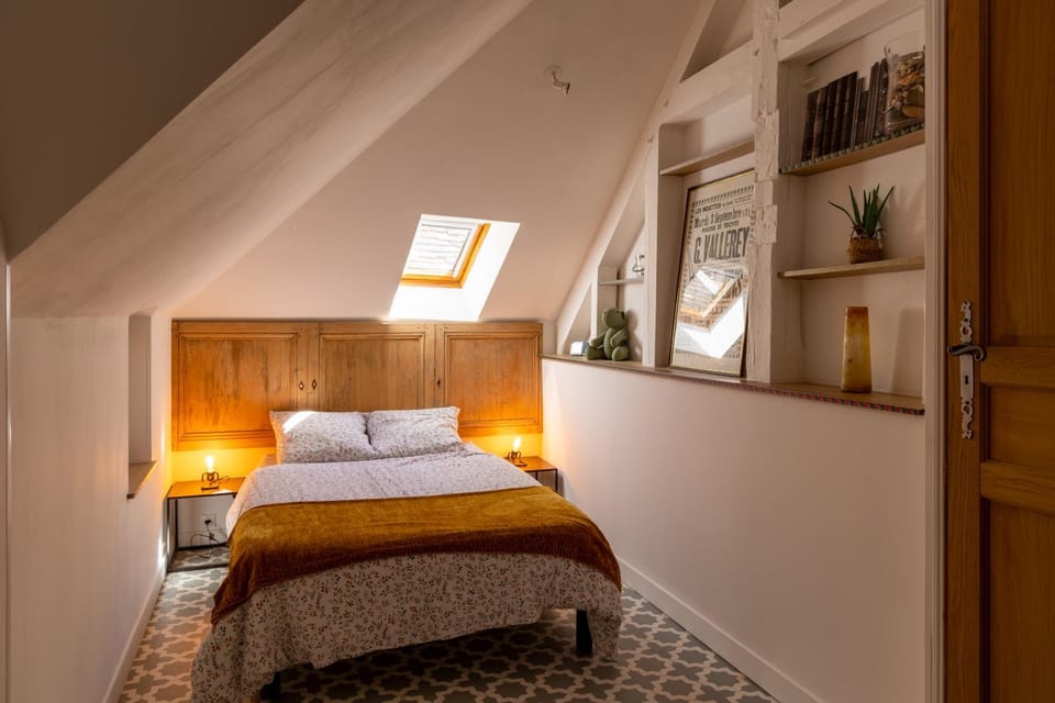 Bed, Photo of the whole room, Bedroom