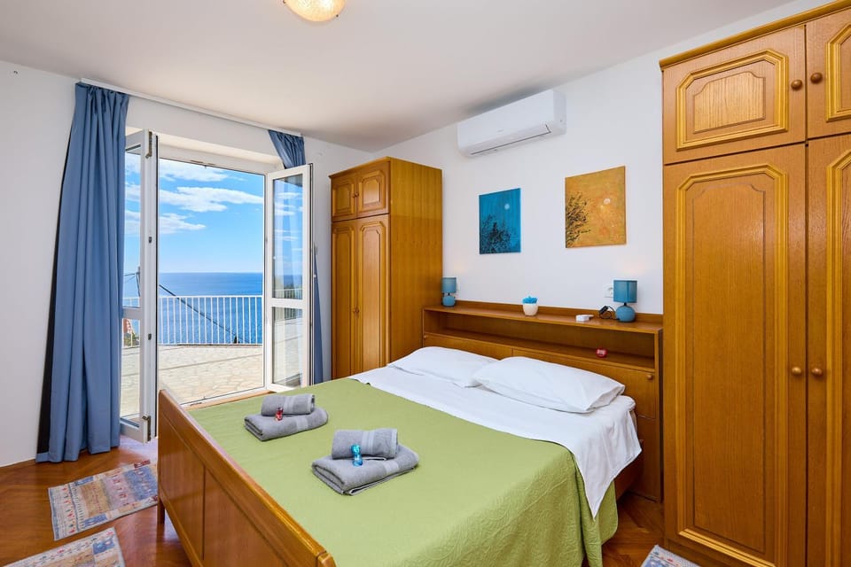 Retro Apartment With Seaview & Garage Apartment in Dubrovnik