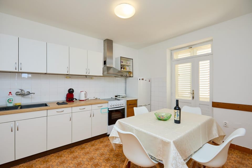 Retro Apartment With Seaview & Garage Apartment in Dubrovnik